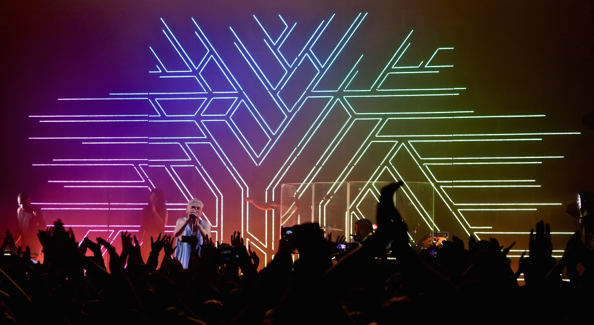 Avolites Ai Infinity EX8 server maps complex LED backdrop for Years and Years
